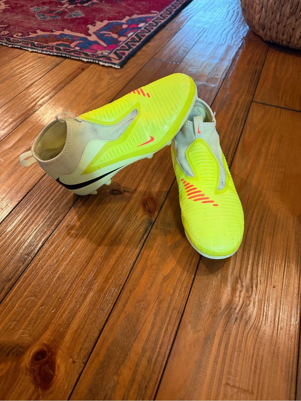 Nike Neon Yellow/pink Phantom Nike Cyclone Kids' Soccer Cleats Girls size 5.5